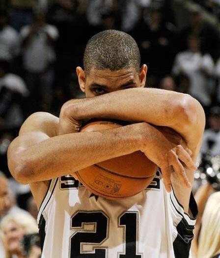 ayx-险胜首场状态出色，美国队观众沸腾！，蒂姆重返赛场引发球迷热议-ayx