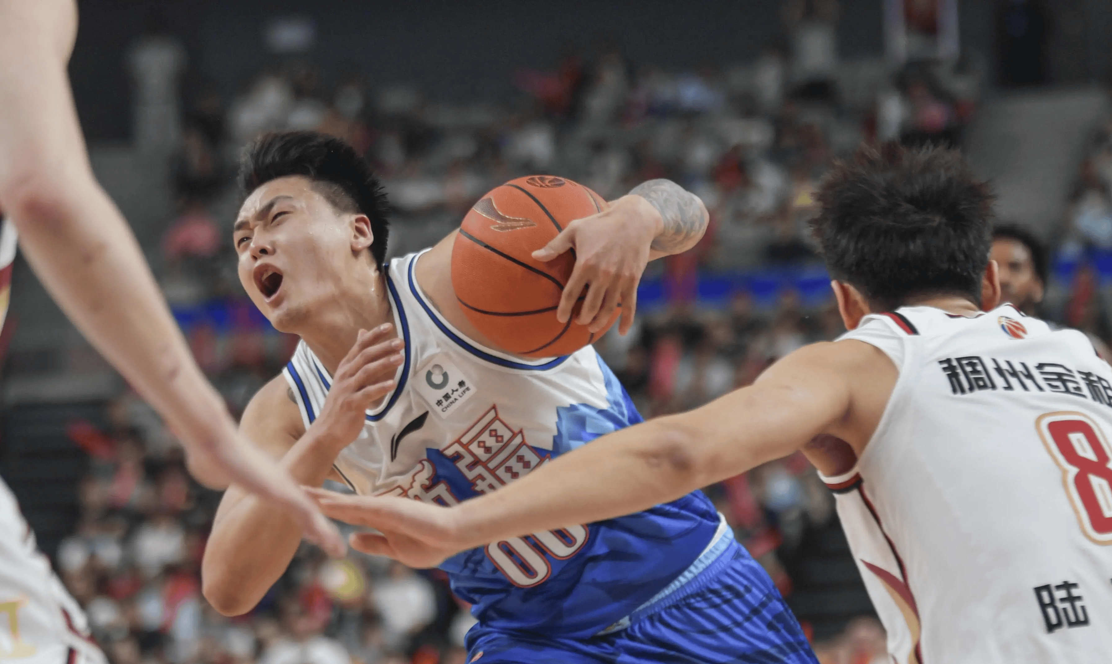 关于CBA常规赛清晨再迎强敌；瓦伦西亚绝杀压哨；主帅态度——震撼外界；年轻球员得到机会的信息